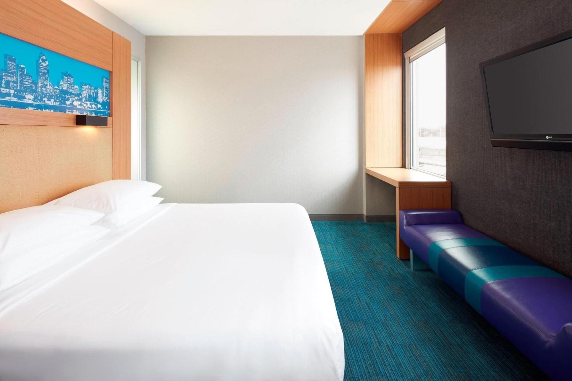 Aloft Montreal Airport Hotel Dorval