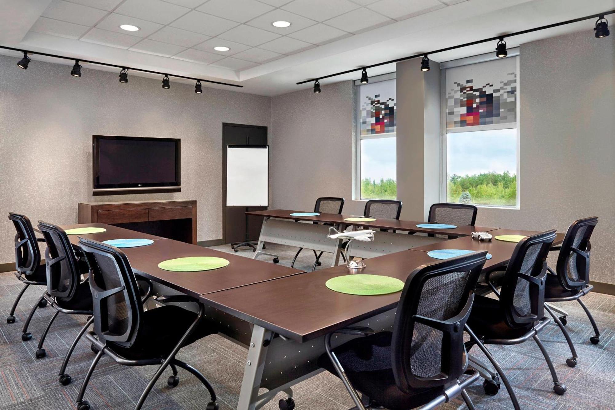 Aloft Montreal Airport 3* Dorval
