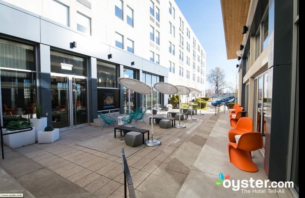 Aloft Montreal Airport 3*