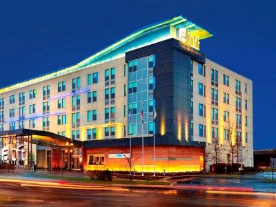 Hotel Aloft Montreal Airport