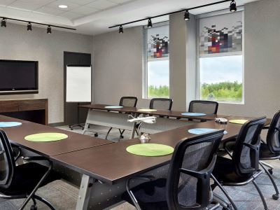Aloft Montreal Airport Hotel