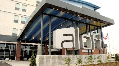 Aloft Montreal Airport Dorval