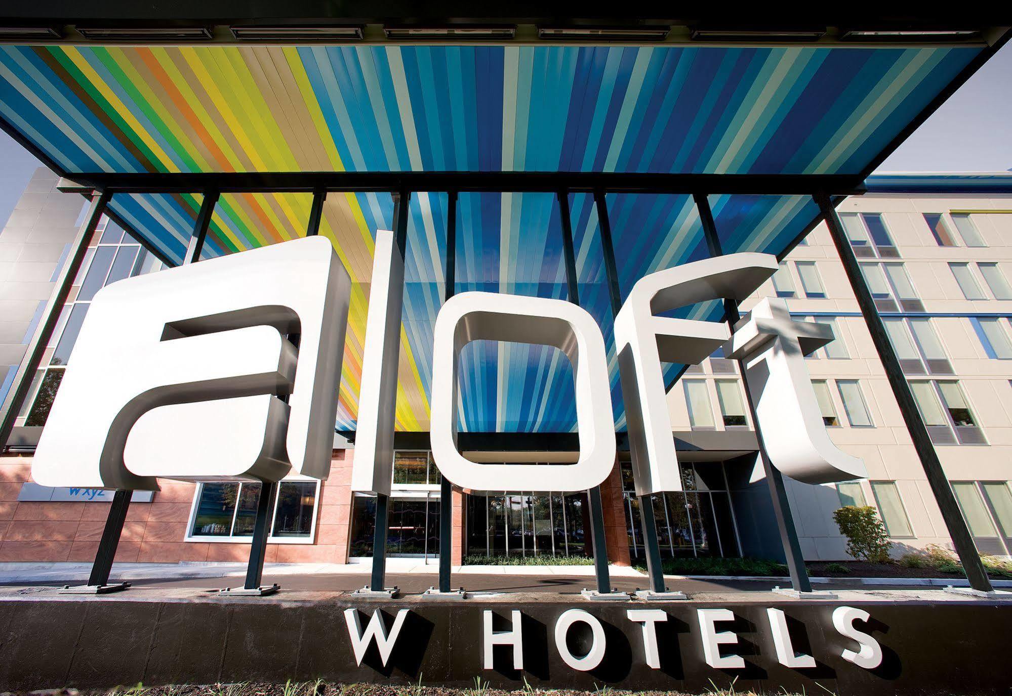 Aloft Montreal Airport Dorval