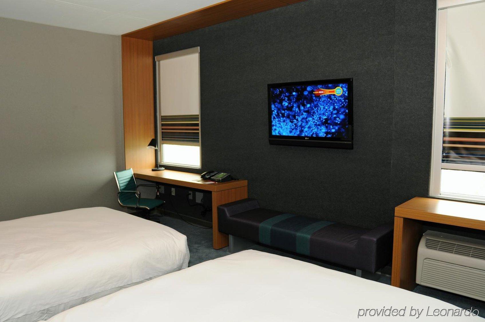 Hotel Aloft Airport 3*